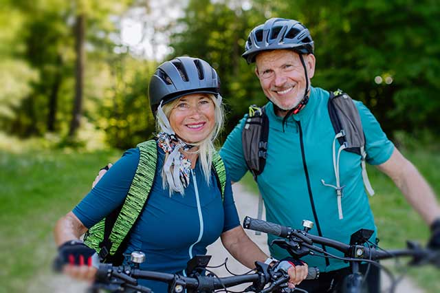 active couple biking Boise chiropractors